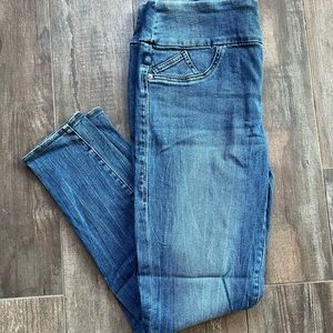 Rock & Republic pull-on jeans